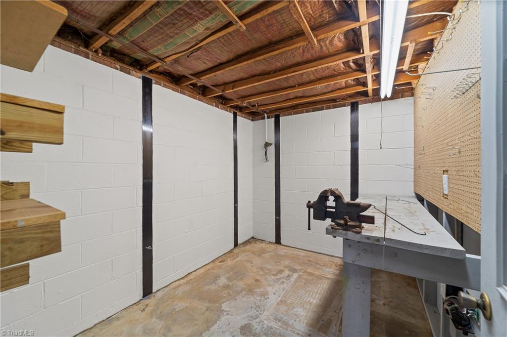 6700 Skylark Road Pfafftown, NC 27040 - Photo 29 of 43 Gallery Image 29