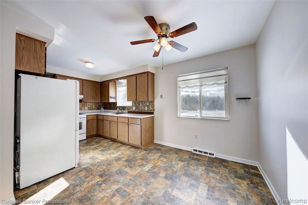 9555 Andersonville Road Clarkston, MI 48346 - Photo 9 of 37 Gallery Image 9