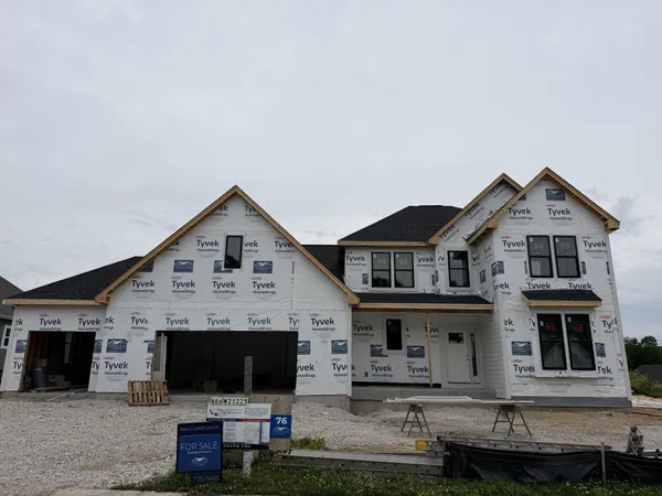 $879,900 | N66-w21225 Sweet Clover Drive, Menomonee Falls, WI 53051