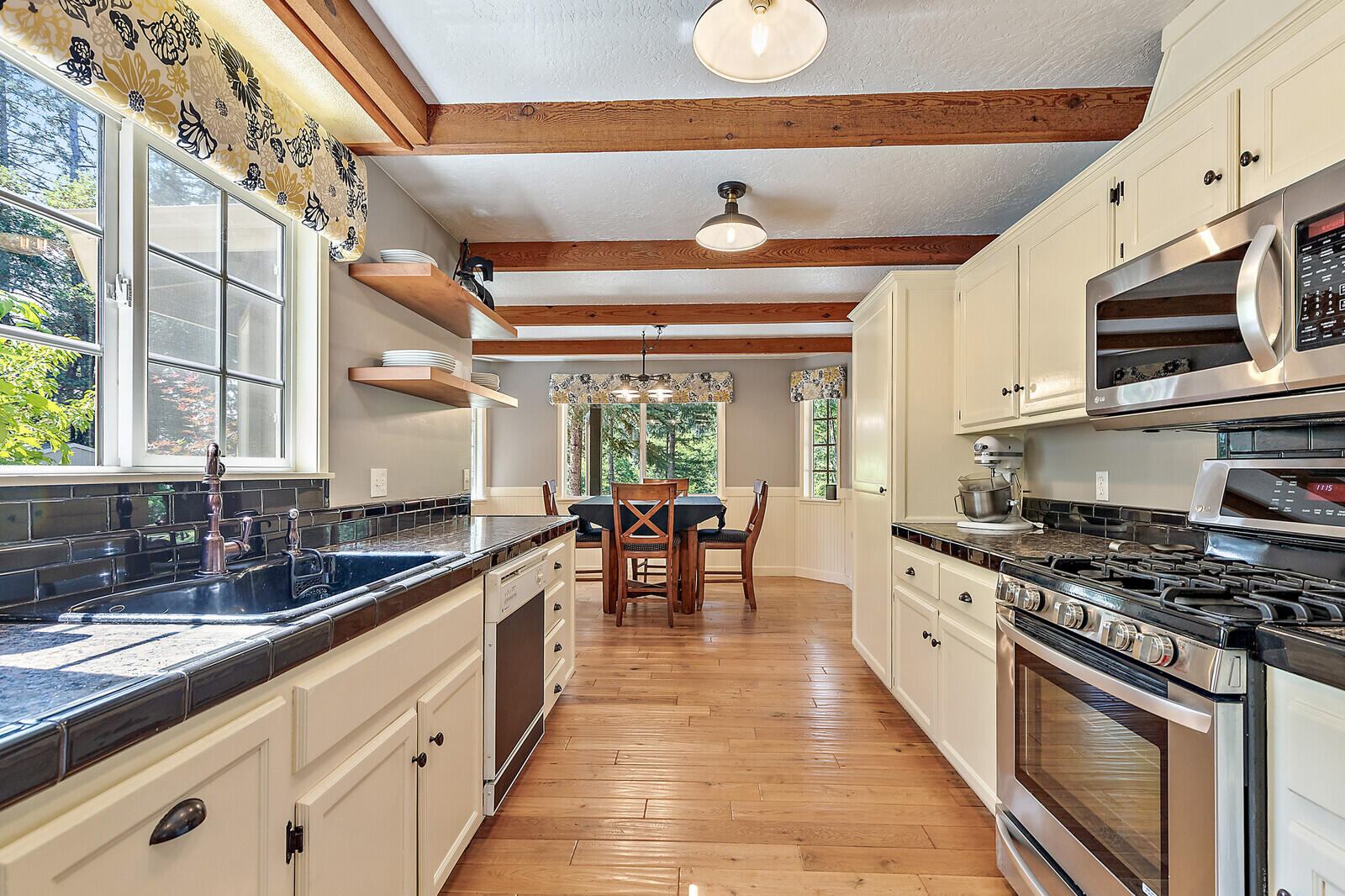 8769 North Applegate Road Grants Pass, OR 97527 - Photo 15 of 54 46_NA_46_mls