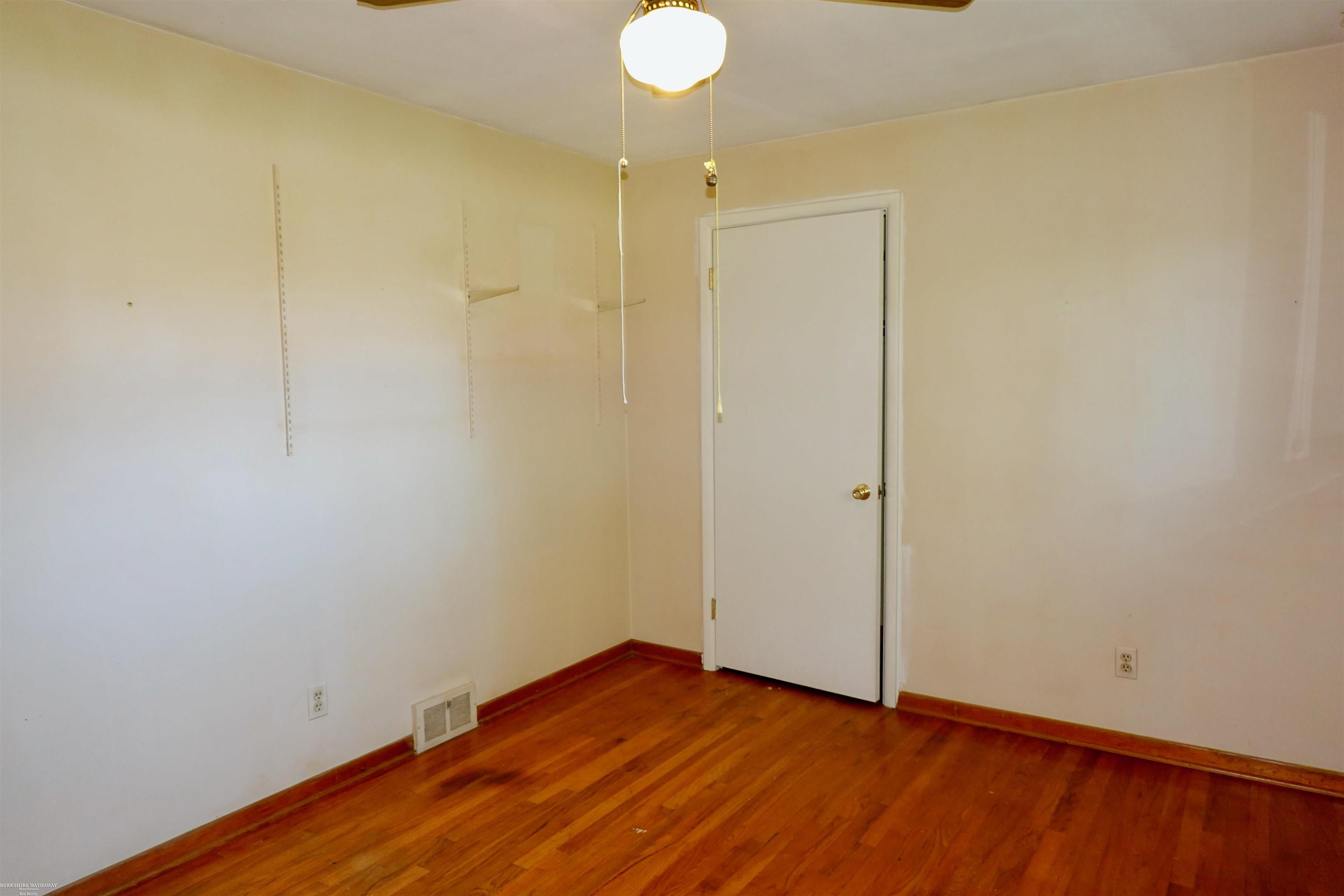31047 Richert Street Fraser, MI 48026 - Photo 22 of 24 50173838-3ba29d2b-8a0a-4c22-a19b-3886dc5697a6.JPG