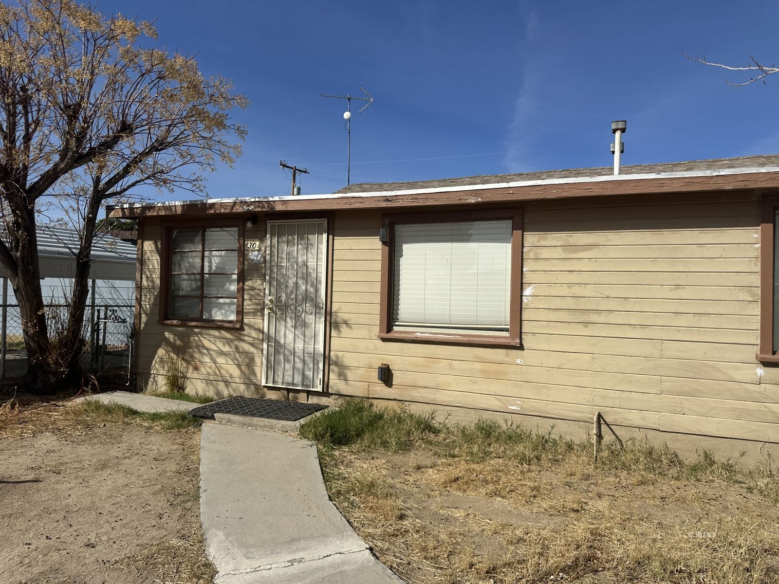 304 Panamint Avenue Ridgecrest, CA 93555 - Photo 3 of 17