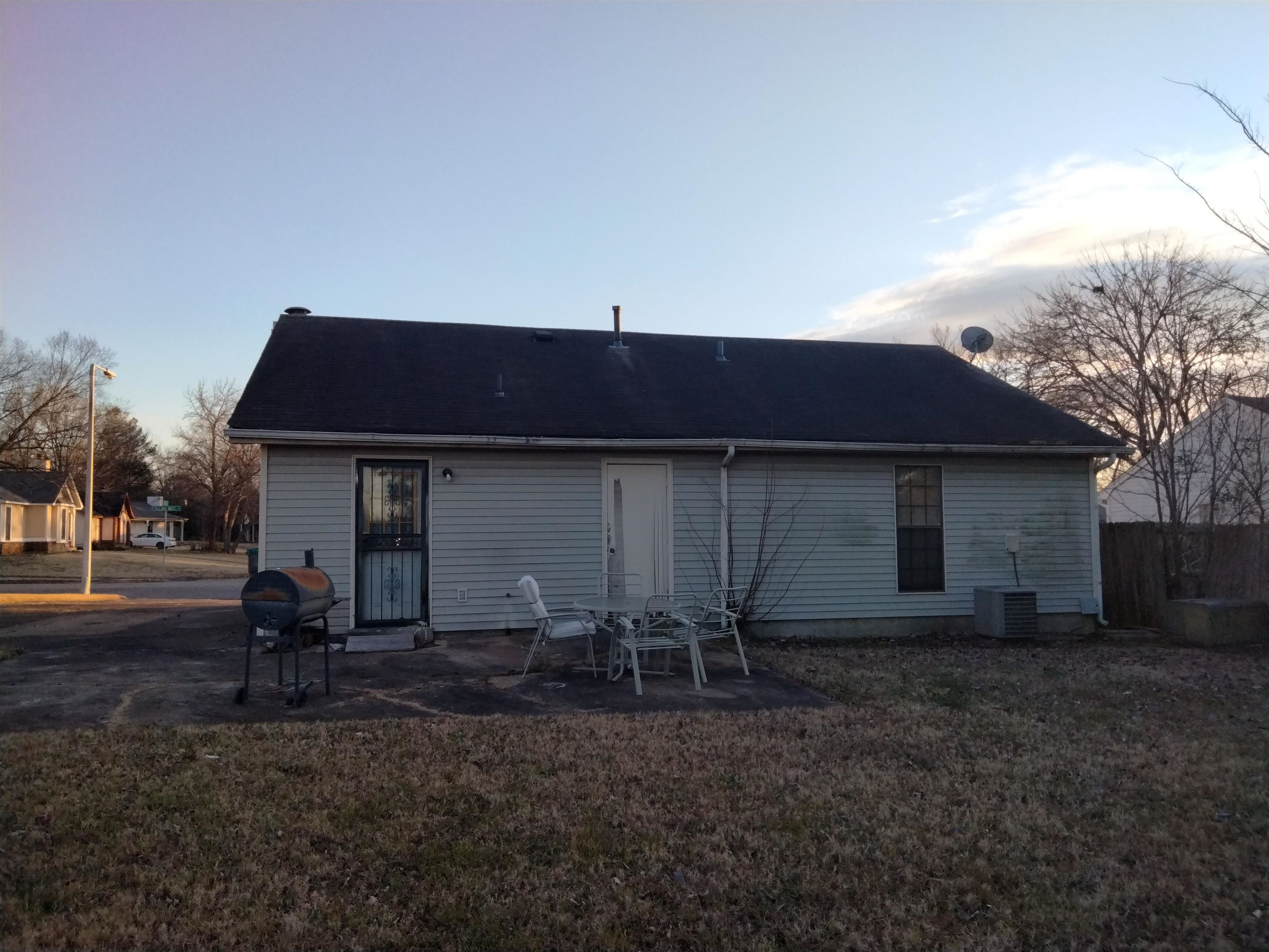6514 Falling Mist Lane Memphis, TN 38141 - Photo 20 of 21 a front view of a house with garden