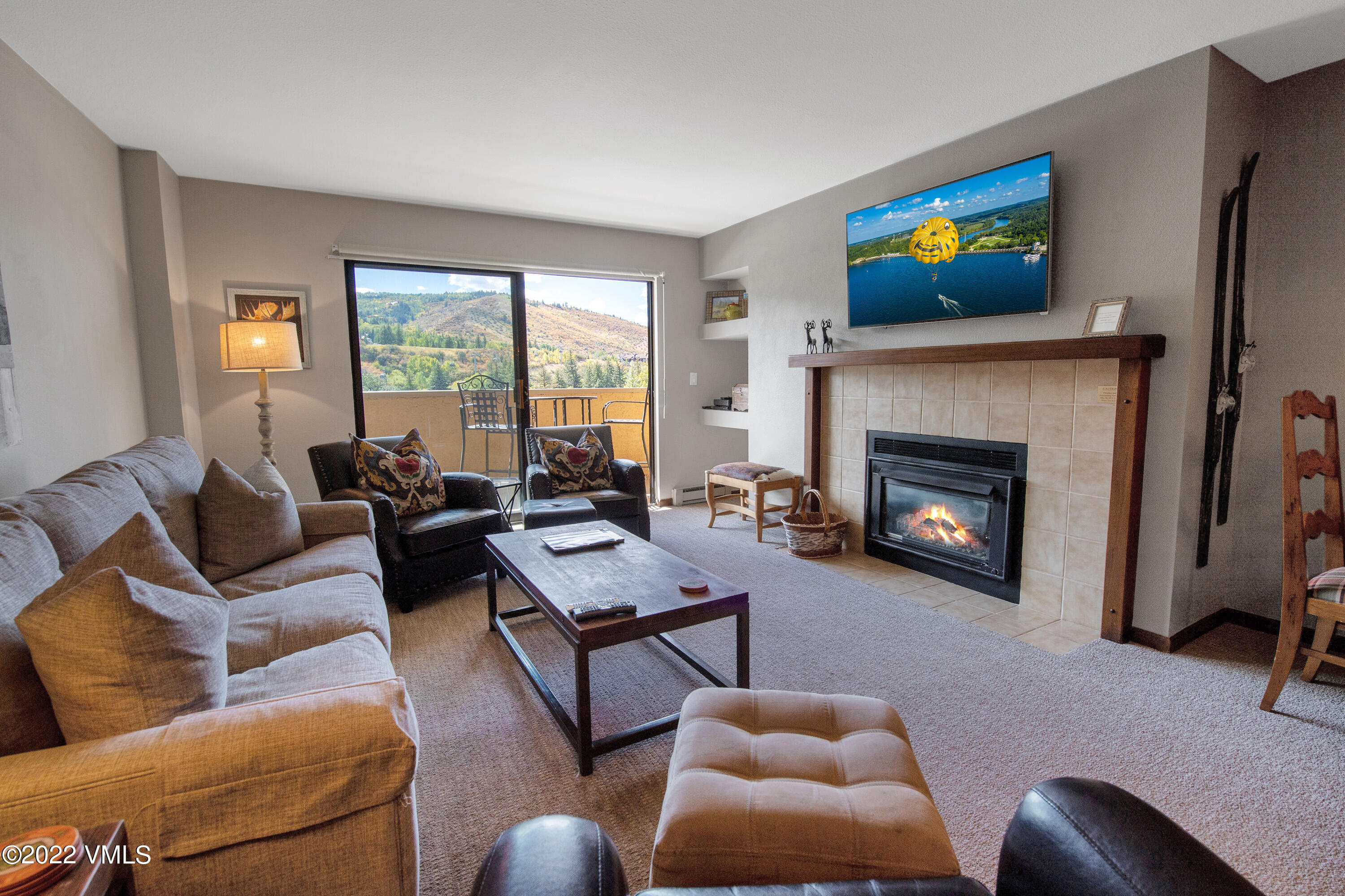 137 Benchmark Road, Unit 322 Avon, CO 81620 - Photo 2 of 13 20220919_Seasons_322_0009