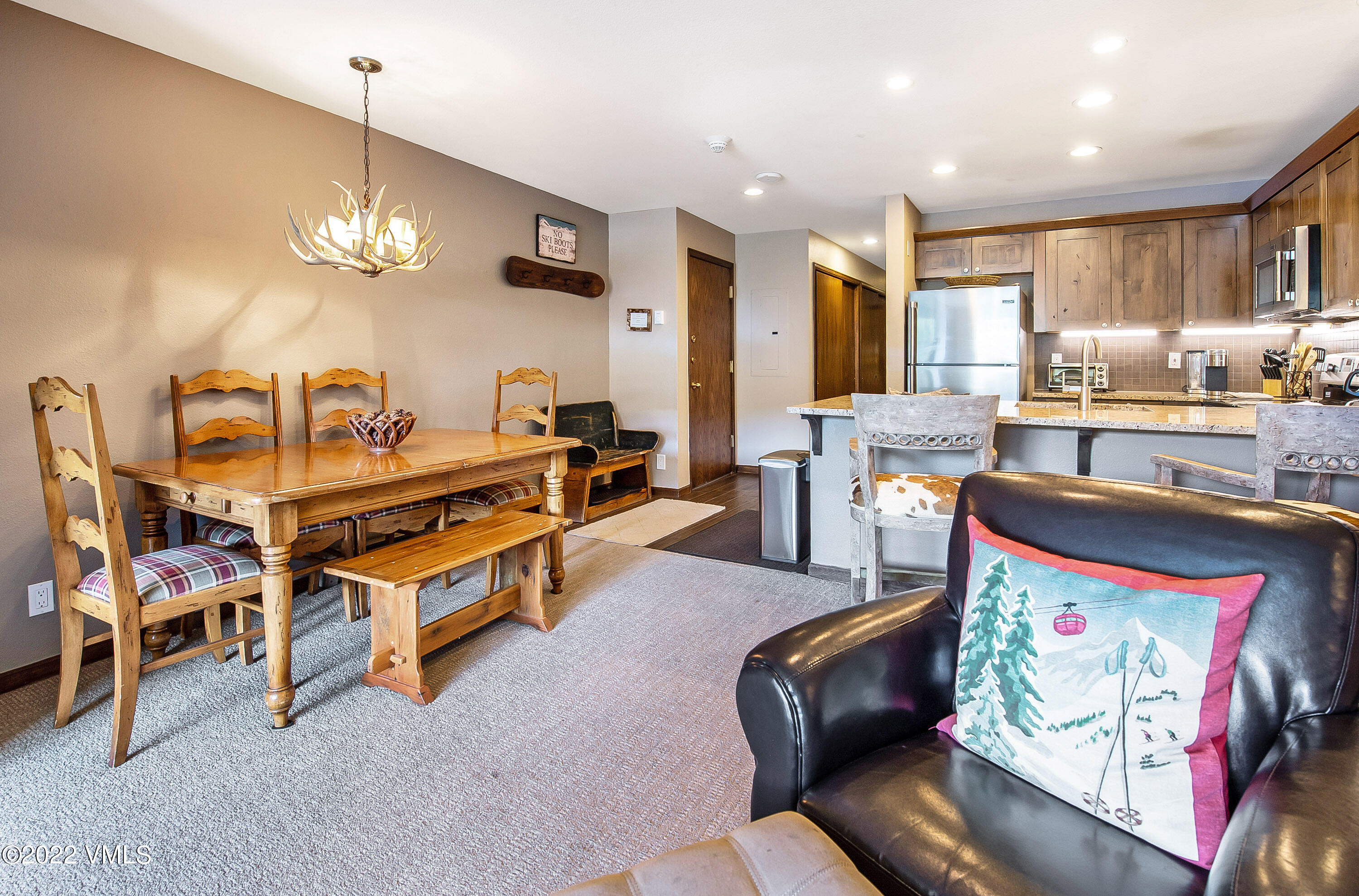 137 Benchmark Road, Unit 322 Avon, CO 81620 - Photo 4 of 13 20220919_Seasons_322_0006