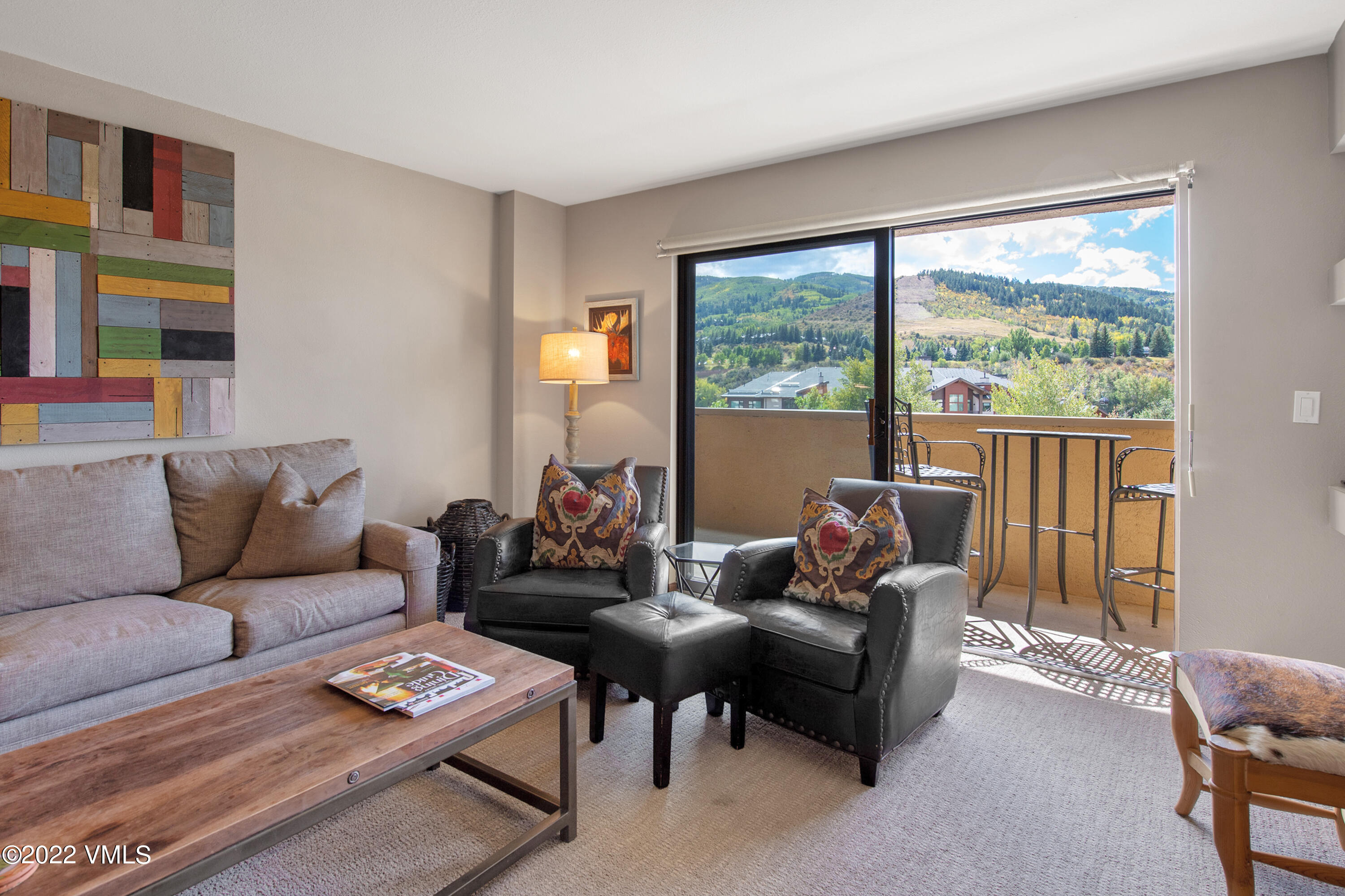 137 Benchmark Road, Unit 322 Avon, CO 81620 - Photo 5 of 13 20220919_Seasons_322_0015