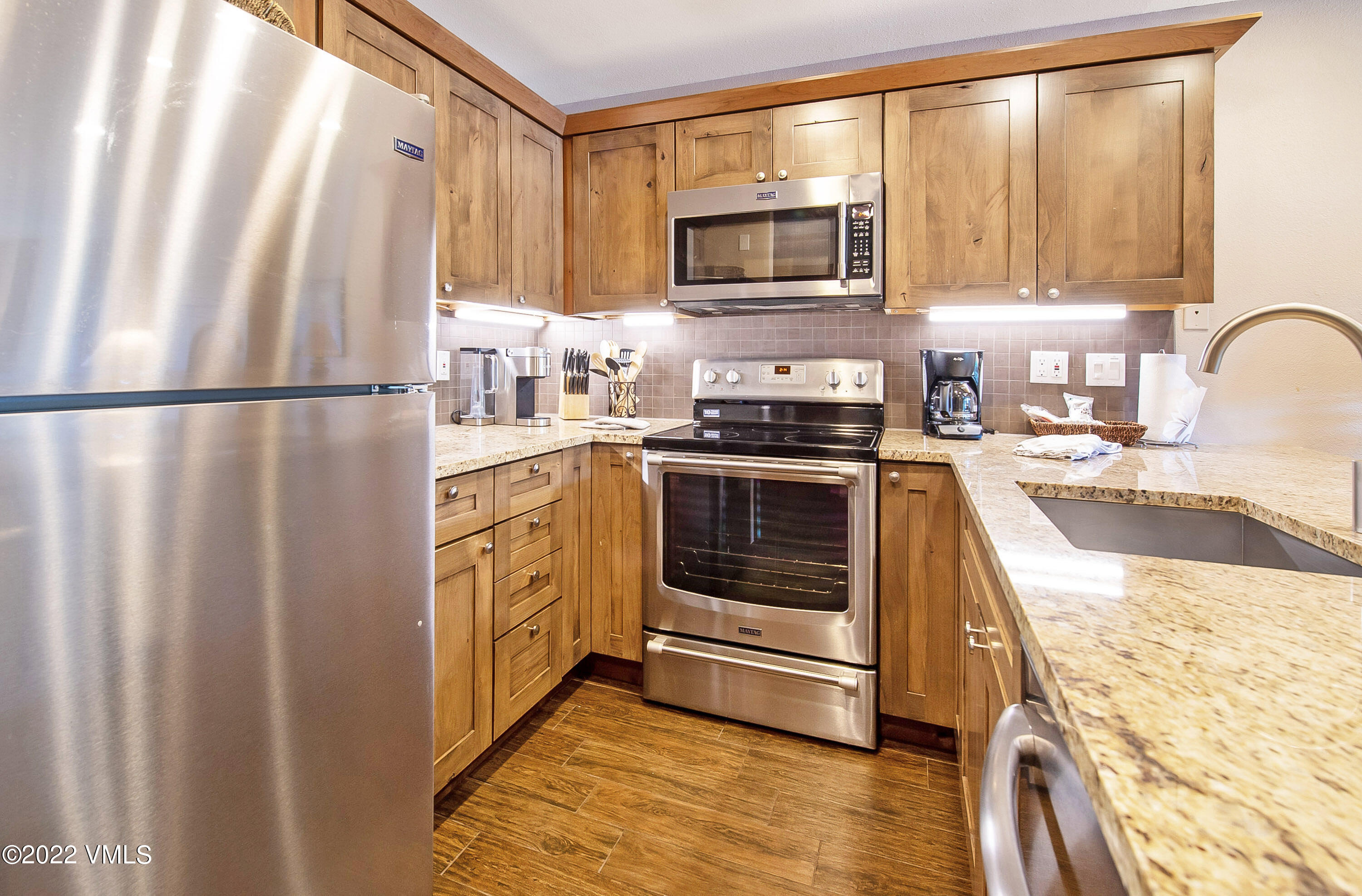 137 Benchmark Road, Unit 322 Avon, CO 81620 - Photo 8 of 13 20220919_Seasons_322_0018