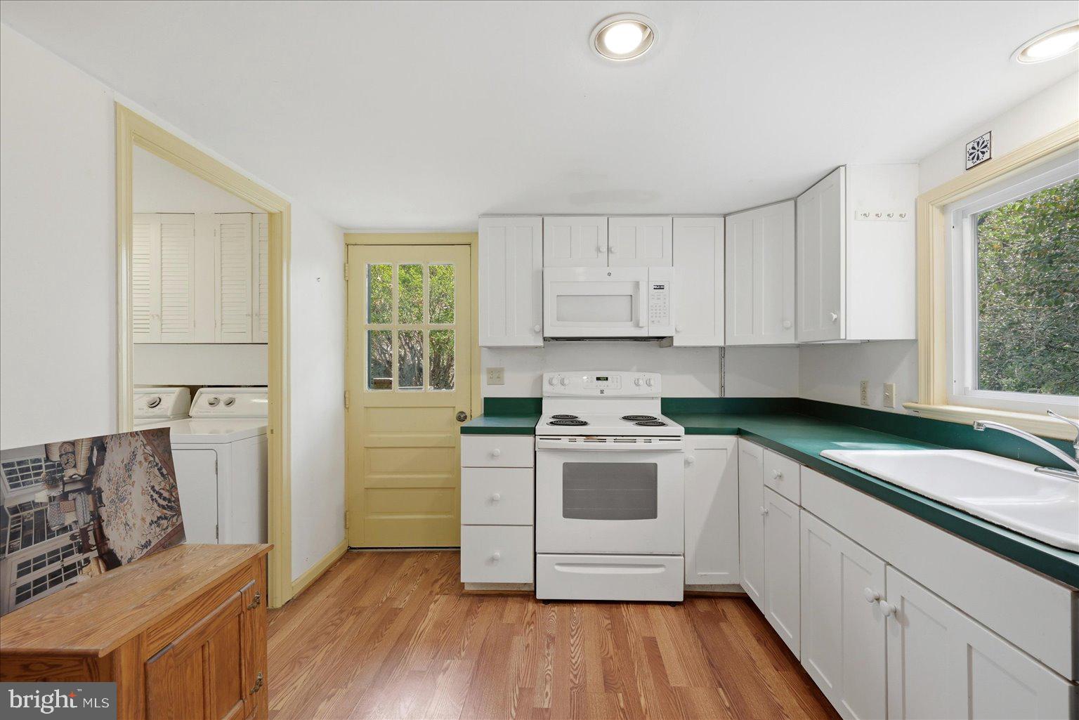 2674 5 Points Road Marshall, VA 20115 - Photo 43 of 72 Kitchen - wood flooring