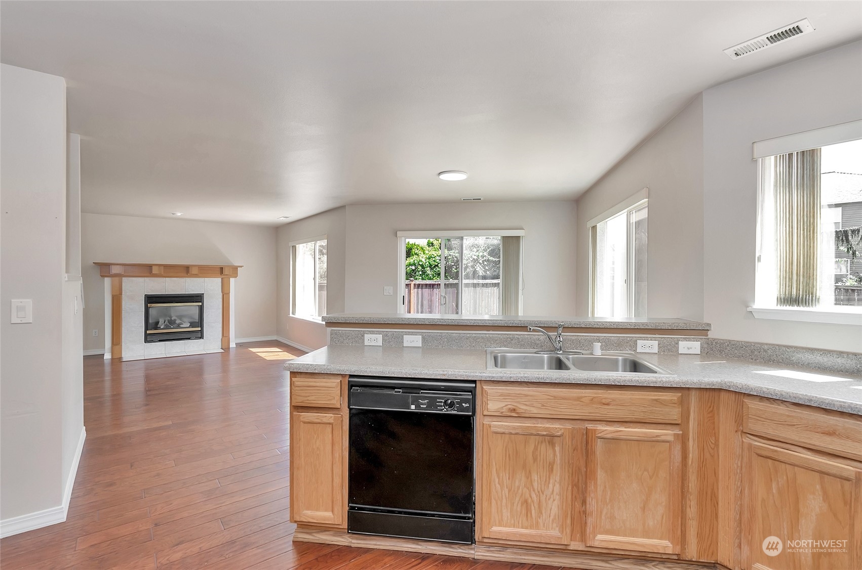 16935 Southeast 182nd Place Renton, WA 98058 - Photo 10 of 30 Gallery Image 10