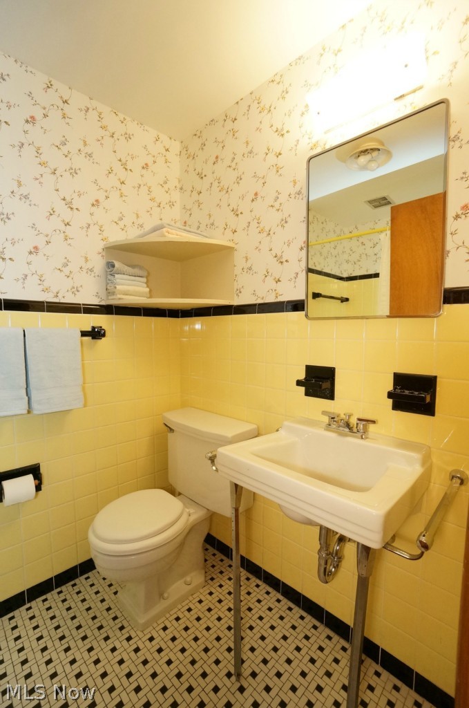 3530 Edison Road Cleveland, OH 44121 - Photo 19 of 25 Gallery Image 19