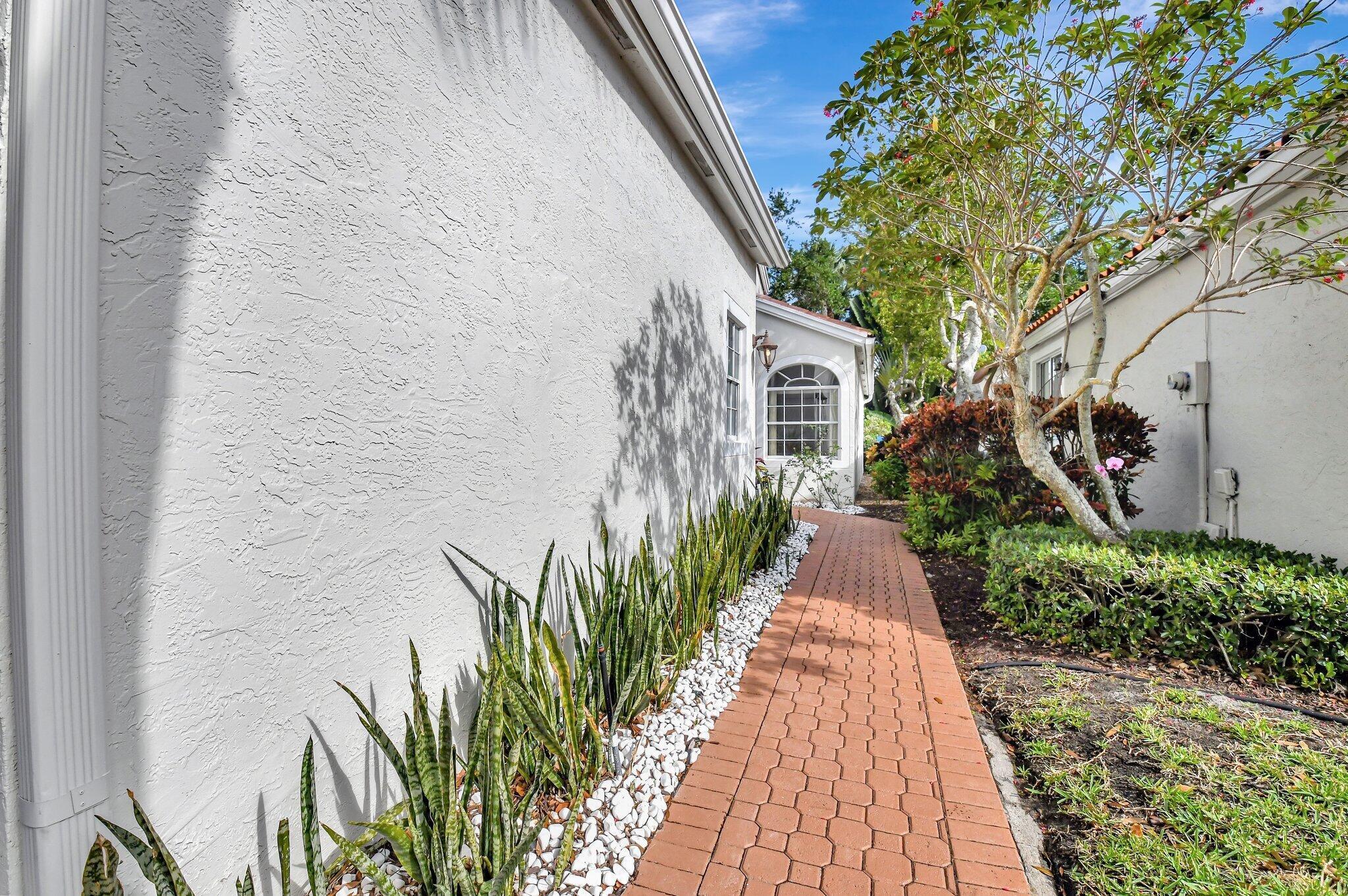 3947 Redondo Way Boca Raton, FL 33487 - Photo 5 of 41 5-web-or-mls-DSC_1960