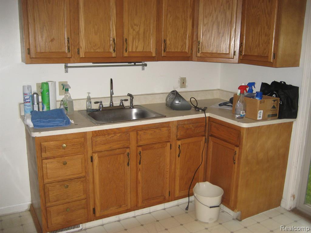 7669 Pelham Road Allen Park, MI 48101 - Photo 6 of 13