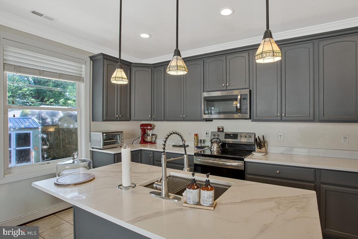1617 Hilltop Road Edgewater, MD 21037 - Photo 10 of 36