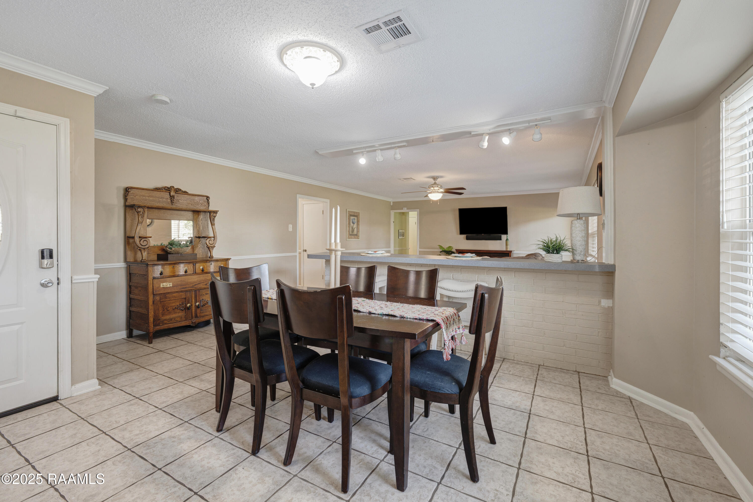 303 Estainville Avenue Lafayette, LA 70508 - Photo 7 of 22 Dning Room