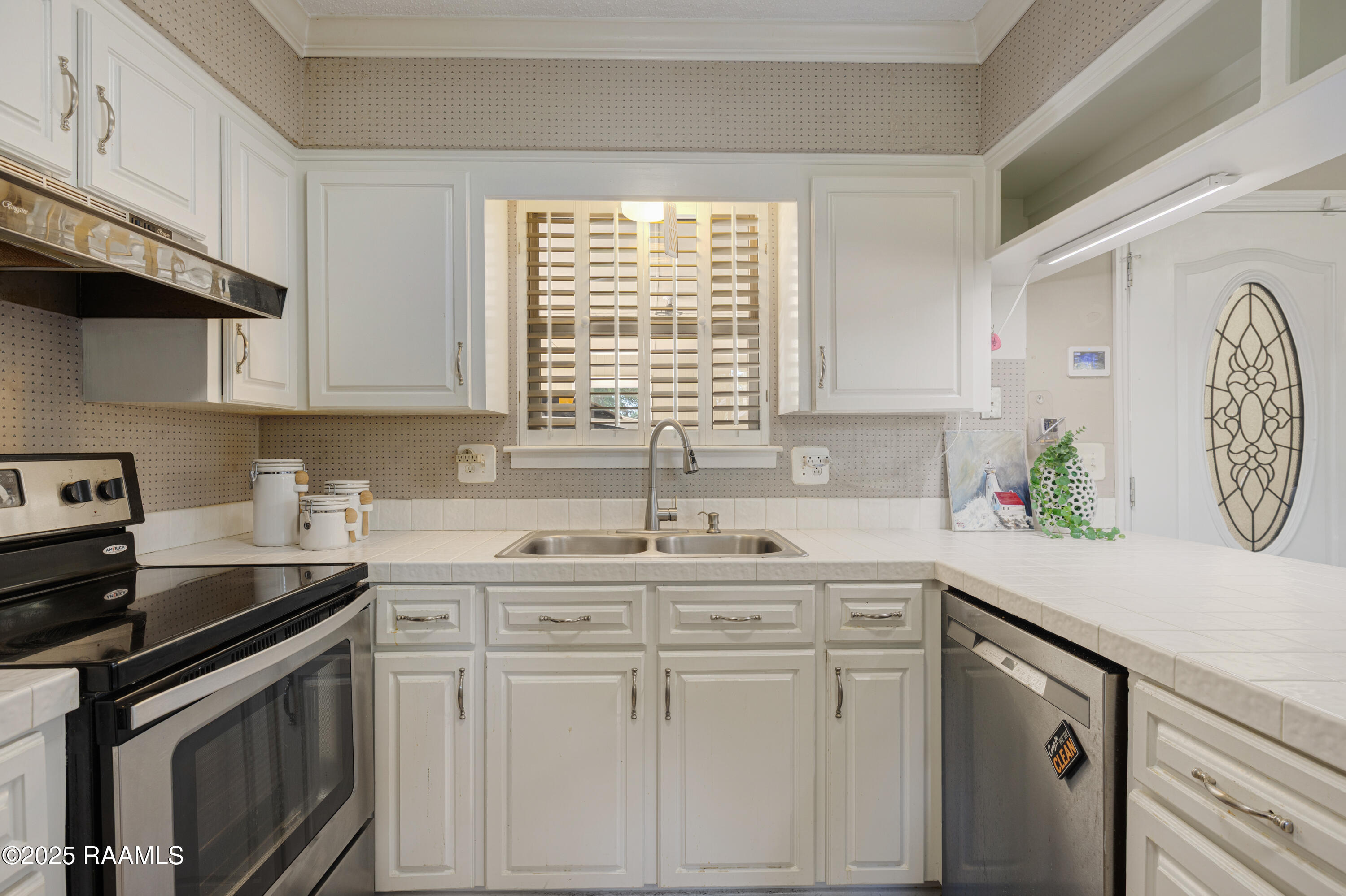 303 Estainville Avenue Lafayette, LA 70508 - Photo 10 of 22 Kitchen