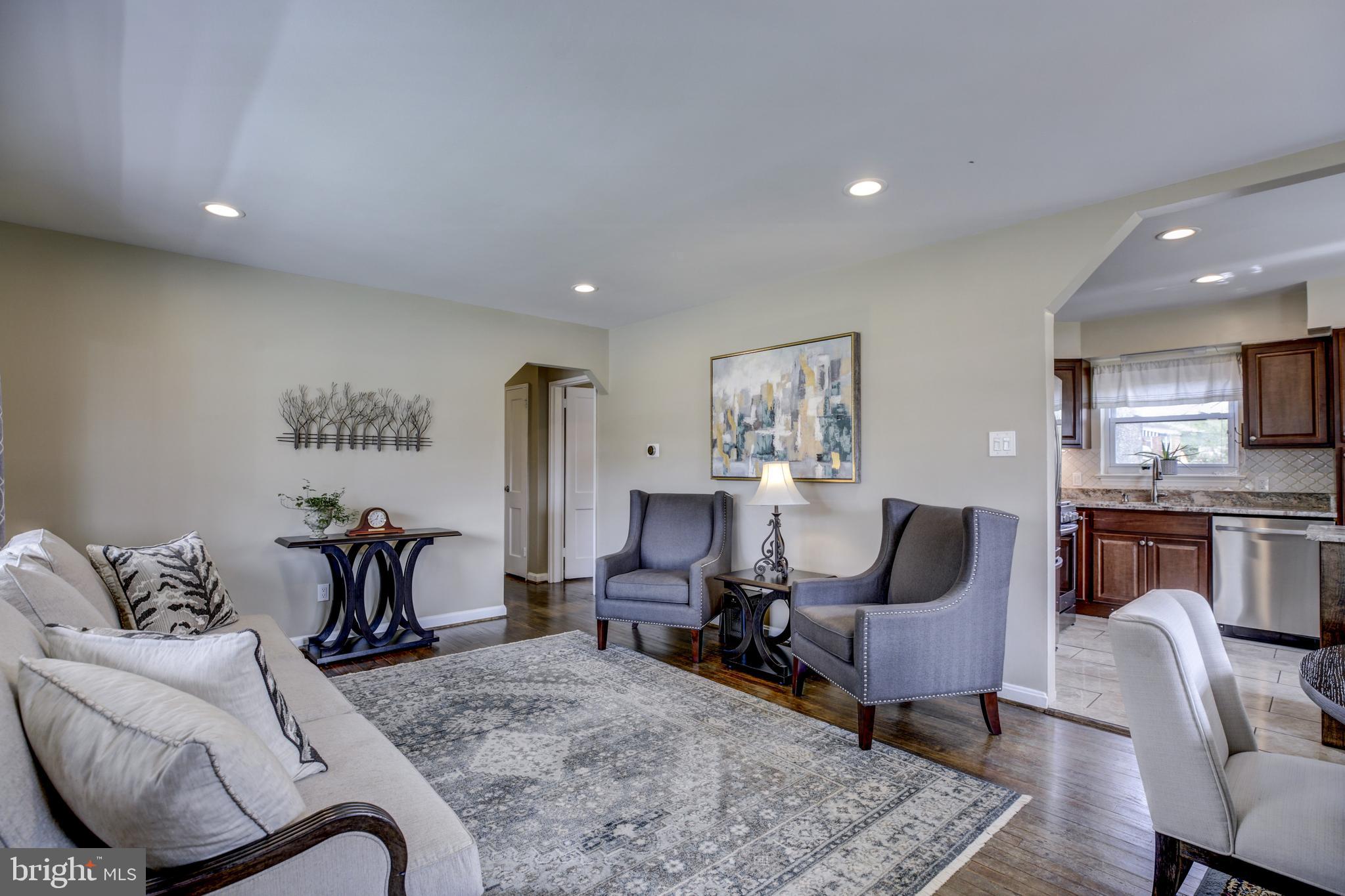 4300 Riviera Court Temple Hills, MD 20748 - Photo 6 of 50 Elegant open Living room