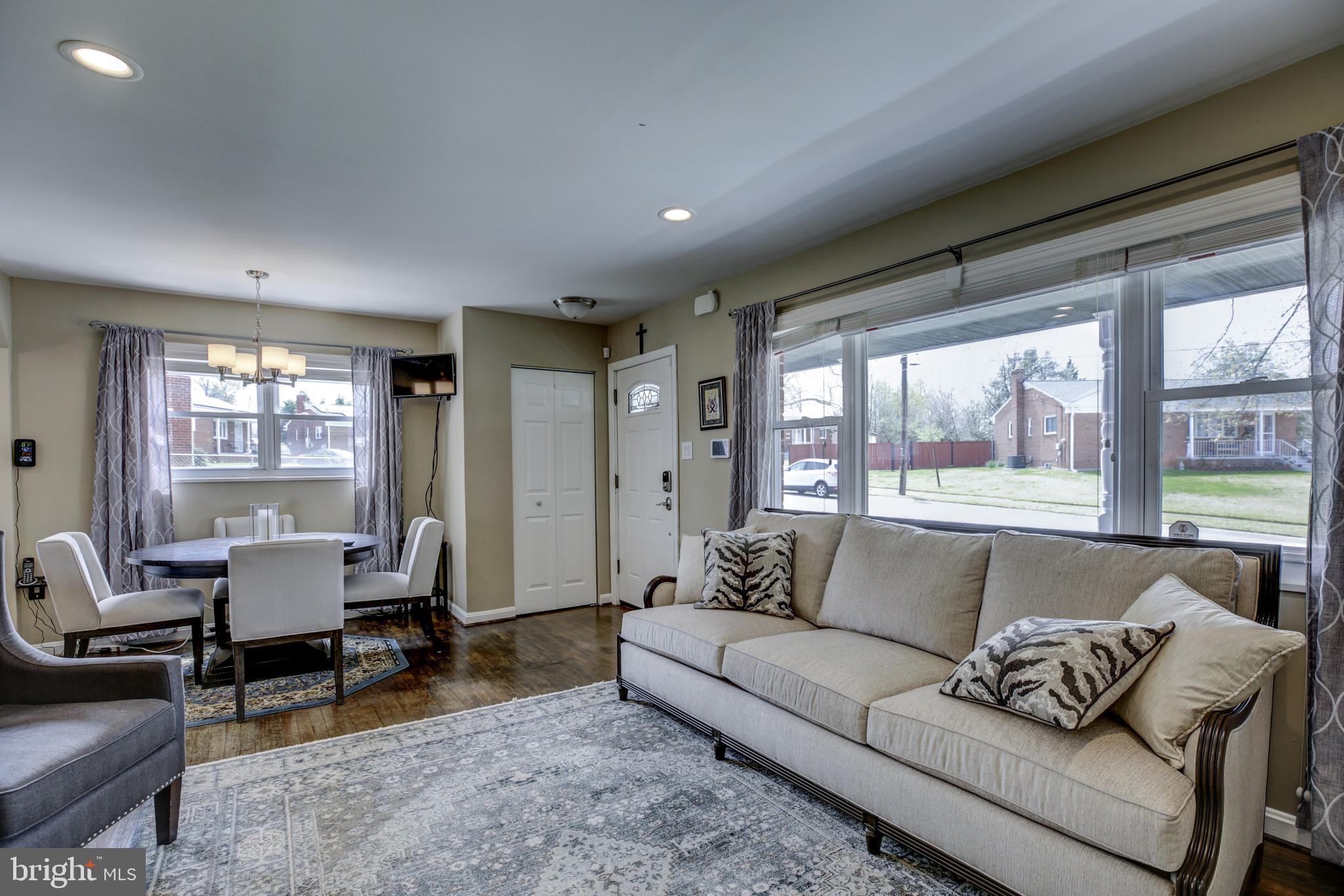 4300 Riviera Court Temple Hills, MD 20748 - Photo 7 of 50 Elegant open Living room