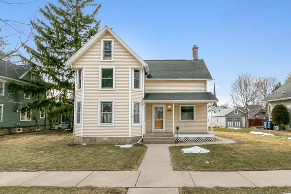 $300,000 | 104 South 5th Street, Mount Horeb, WI 53572