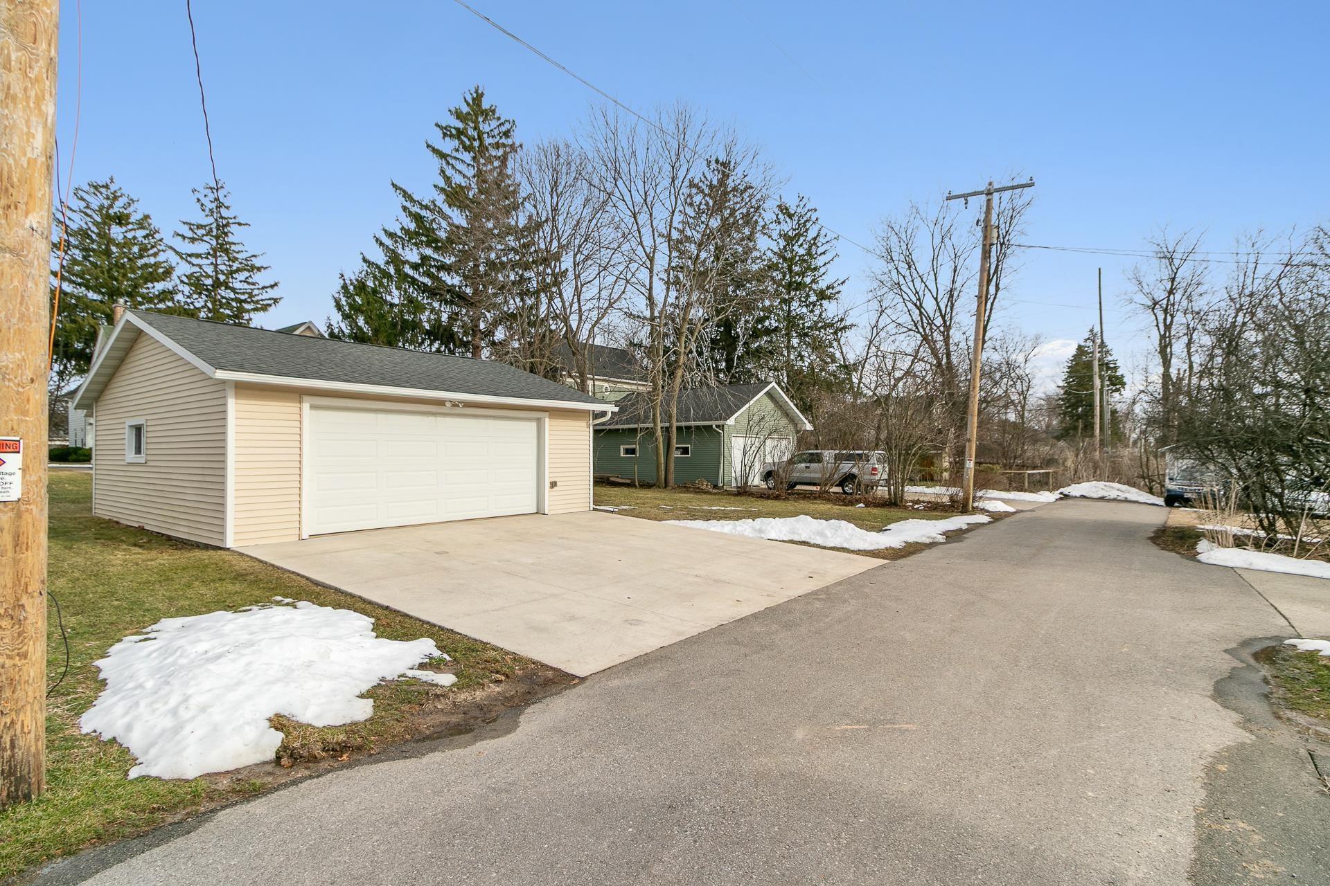 104 South 5th Street Mount Horeb, WI 53572 - Photo 30 of 33