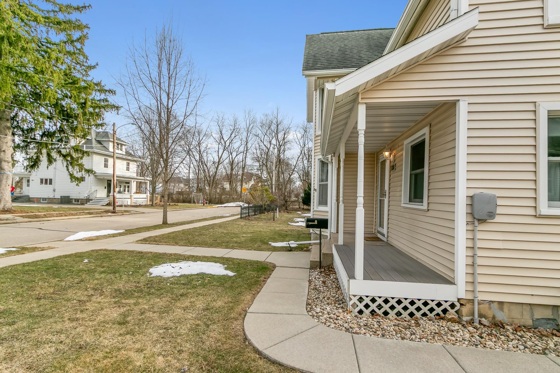 104 South 5th Street Mount Horeb, WI 53572 - Photo 4 of 33