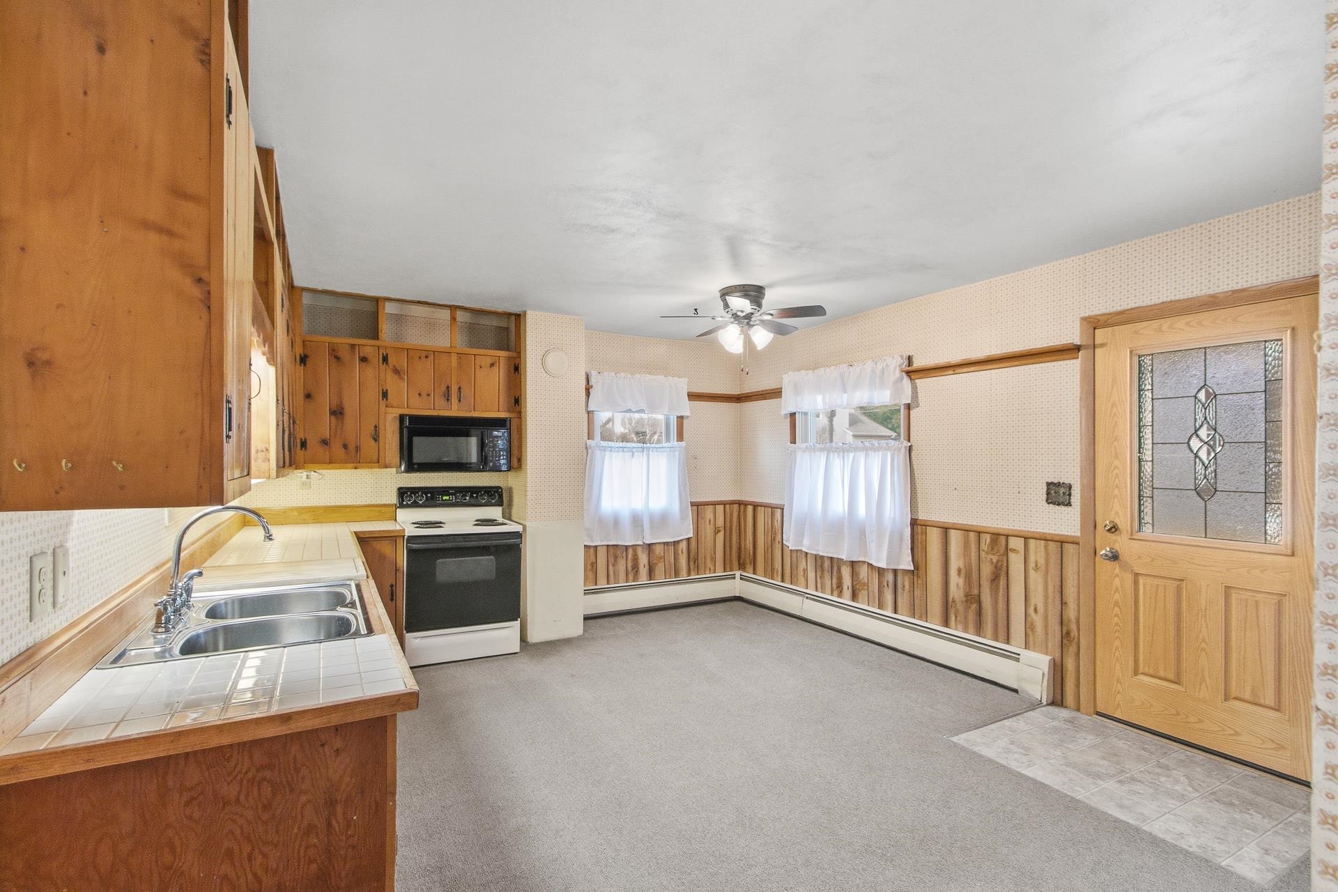 104 South 5th Street Mount Horeb, WI 53572 - Photo 7 of 33