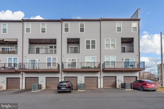 $3,351 | 13505 Sayward Boulevard, Unit 86, Herndon, VA 20171