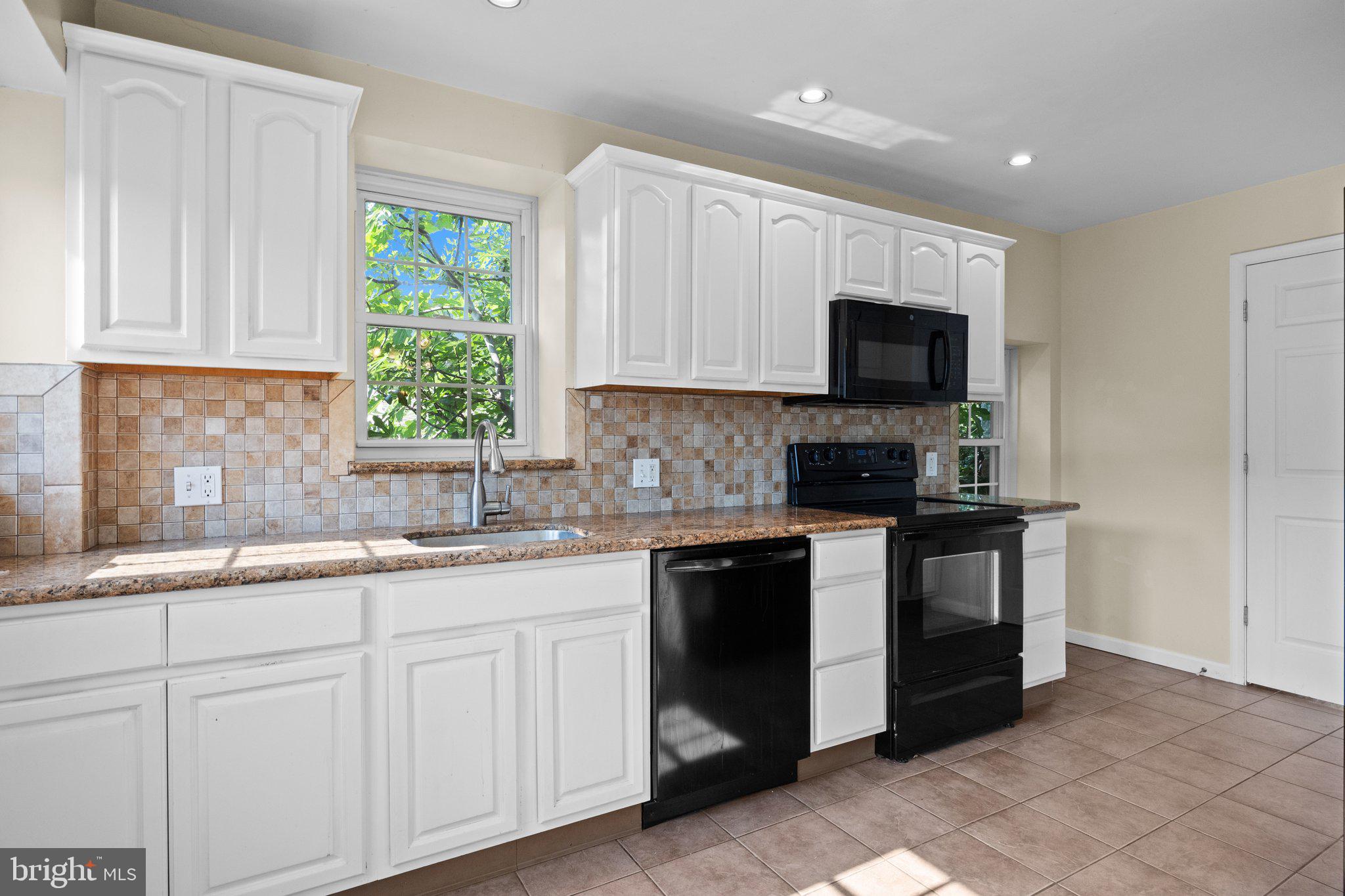 2325 Valley Road Huntingdon Valley, PA 19006 - Photo 10 of 36 Kitchen