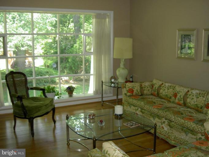 10619 Glenwild Road Silver Spring, MD 20901 - Photo 5 of 10 Delightful!