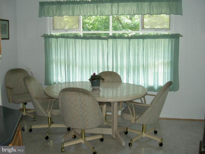 10619 Glenwild Road Silver Spring, MD 20901 - Photo 6 of 10 Table Space Kitchen