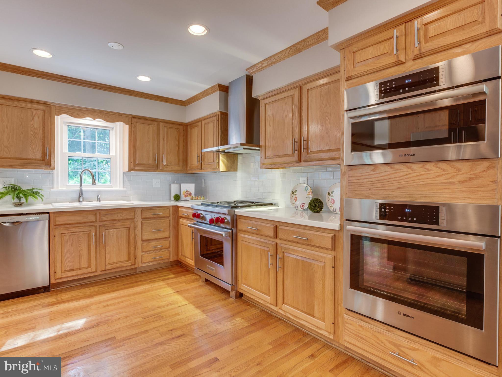 11728 Quay Road Oakton, VA 22124 - Photo 5 of 30 Gourmet Kitchen