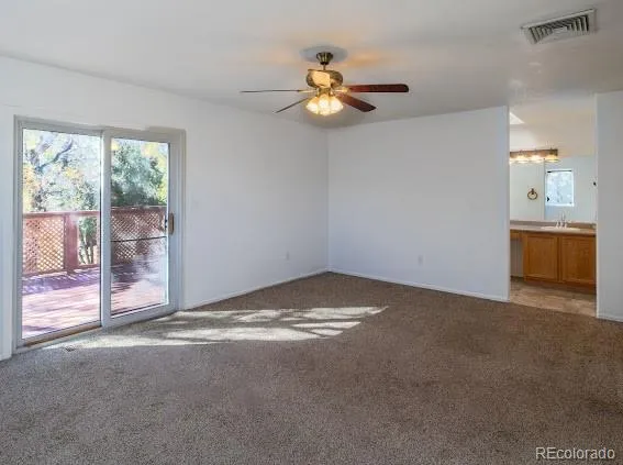 a view of empty room with window