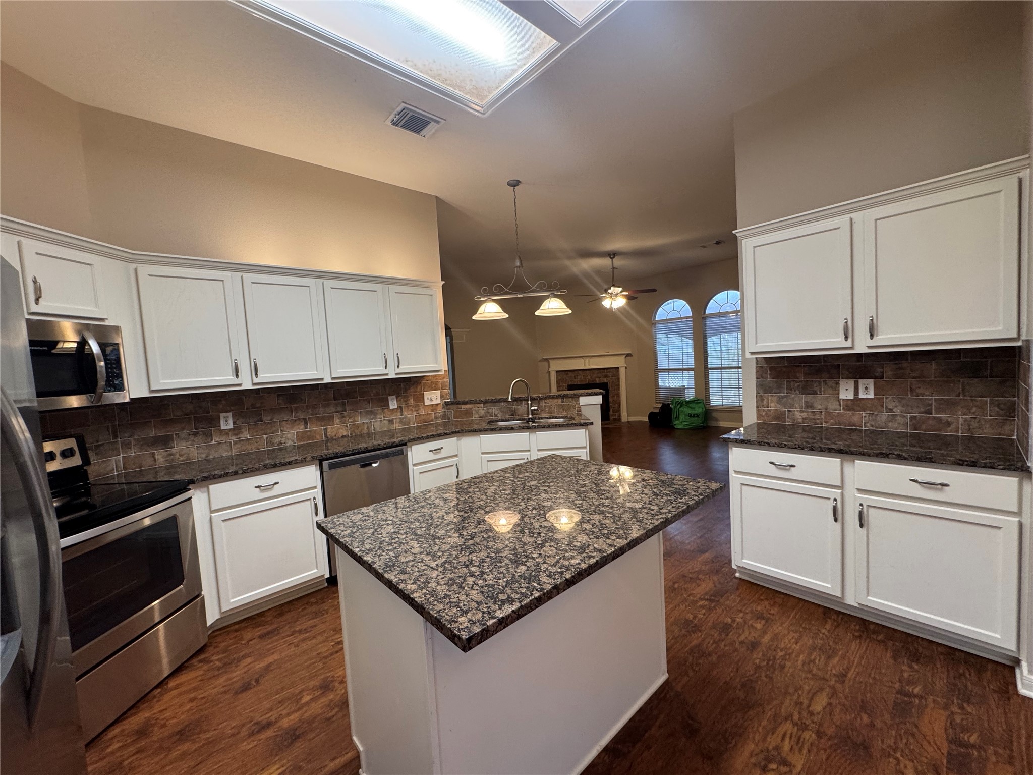 711 West Clady Drive Spring, TX 77386 - Photo 5 of 21