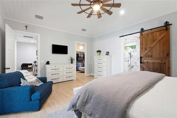 a view of a livingroom with furniture and a ceiling fan