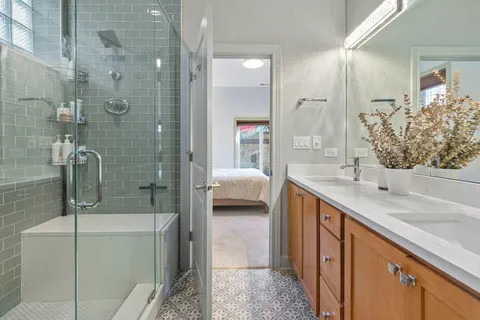 $365,000 | 4903 North Winthrop Avenue, Unit GN, Chicago, IL 60640