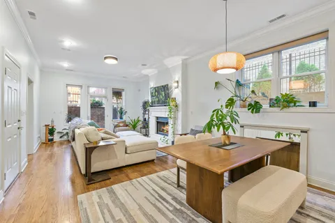 $365,000 | 4903 North Winthrop Avenue, Unit GN, Chicago, IL 60640