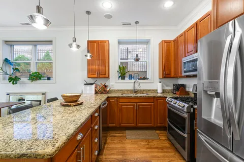 $365,000 | 4903 North Winthrop Avenue, Unit GN, Chicago, IL 60640