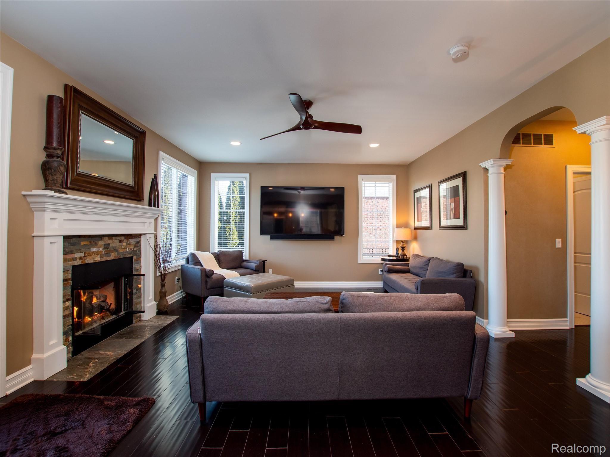 330 Woodward Avenue Rochester, MI 48307 - Photo 9 of 39 330 Woodward-23.jpg