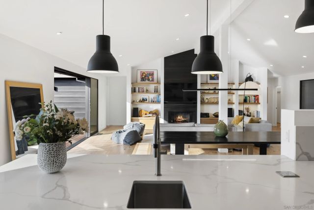 $4,721,902 | 6510 Avenida Manana, La Jolla, CA 92037