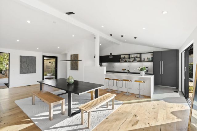 $4,721,902 | 6510 Avenida Manana, La Jolla, CA 92037