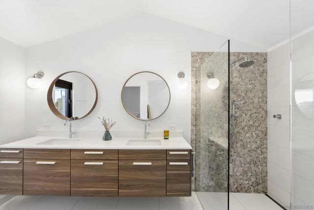 $4,721,902 | 6510 Avenida Manana, La Jolla, CA 92037