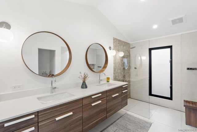 $4,721,902 | 6510 Avenida Manana, La Jolla, CA 92037