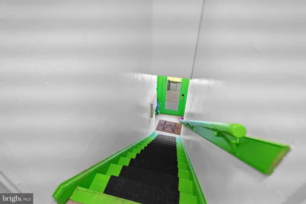 a view of a back yard