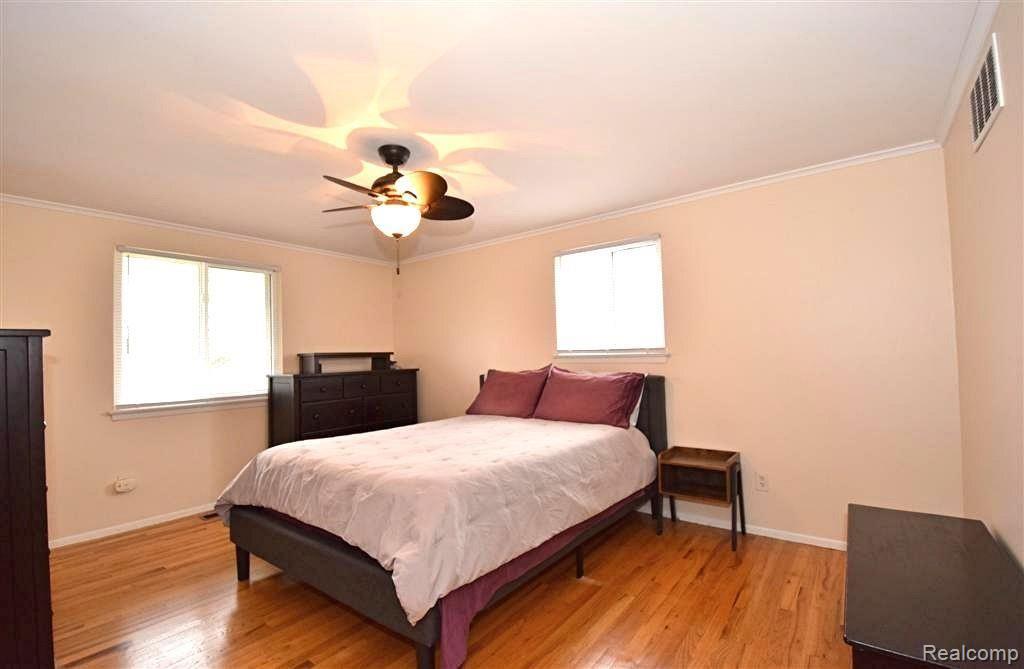 36651 Saxony Road Farmington, MI 48335 - Photo 19 of 37 owners suite 4.JPG