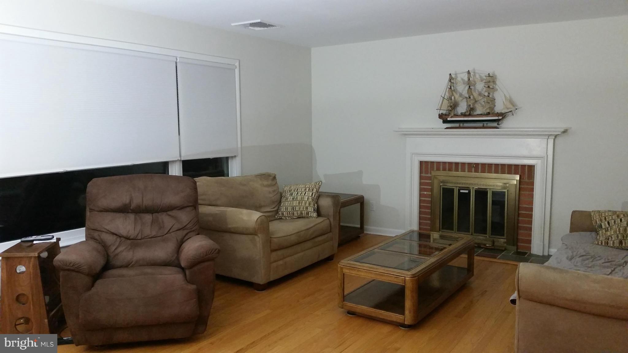 16107 York Road Sparks, MD 21152 - Photo 14 of 23 Living Room