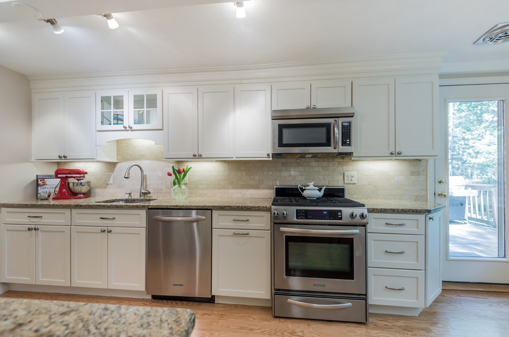 3 Yardley Road Andover, MA 01810 - Photo 5 of 30 Gallery Image 5