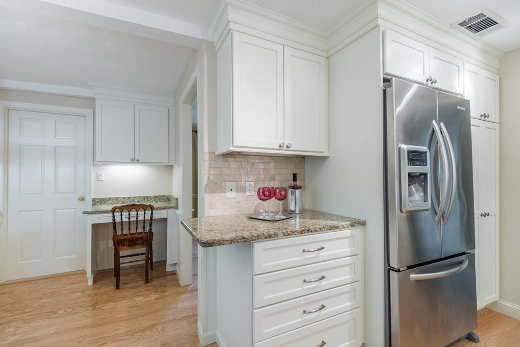 3 Yardley Road Andover, MA 01810 - Photo 6 of 30 Gallery Image 6