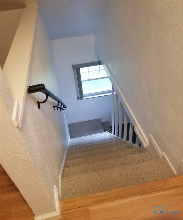 5502 Rudyard Road Sylvania, OH 43560 - Photo 23 of 34 STAIRS TO UPPER LEVEL