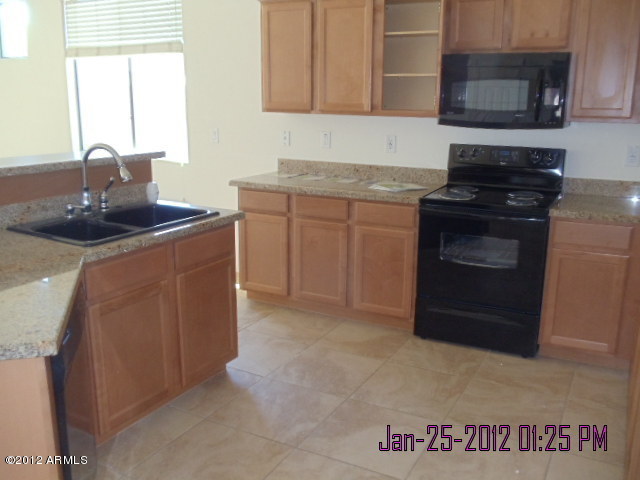 2527 West Granite Pass Road Phoenix, AZ 85085 - Photo 4 of 18 DSC05261