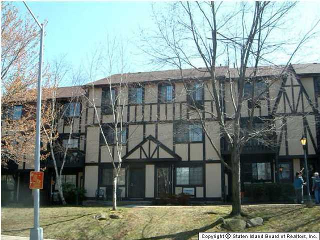 45 Devon Loop Staten Island, NY 10314 - Photo 1 of 1 Primary Photo