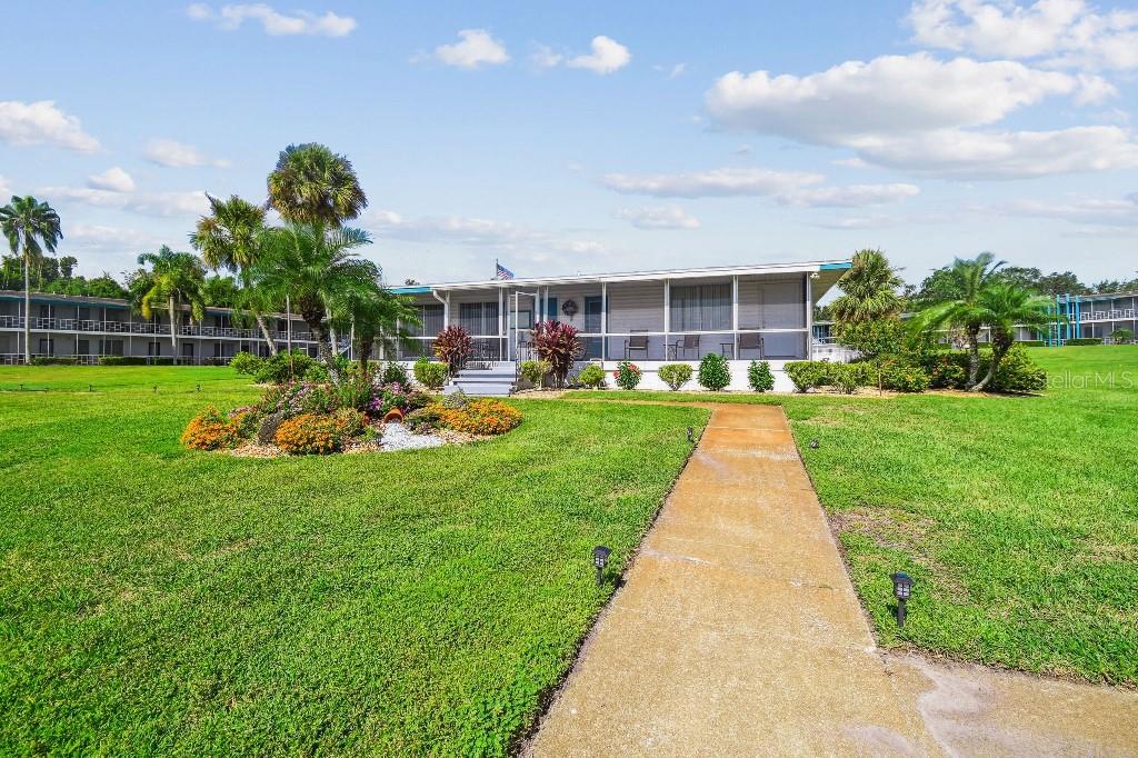 1600 West Lake Parker Drive, Unit B22 Lakeland, FL 33805 - Photo 20 of 26 a view of a backyard with sitting area